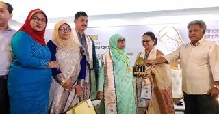‘গরবিনী মা’ সম্মাননা পেলেন ১২ মা